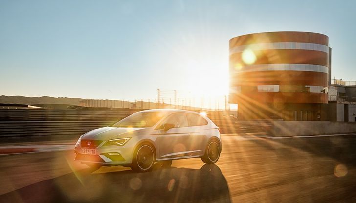Seat Leon Cupra 2017: la nostra prova in pista - Foto 8 di 28