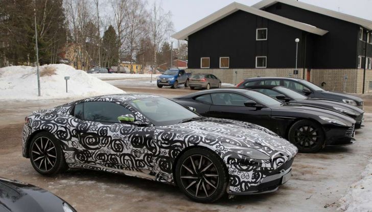 Aston Martin DB11 Volante 2018: le prime foto spia - Foto 1 di 24