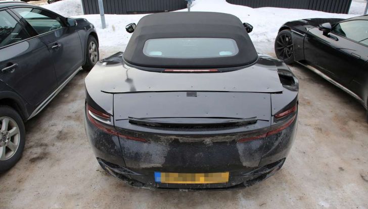 Aston Martin DB11 Volante 2018: le prime foto spia - Foto 19 di 24