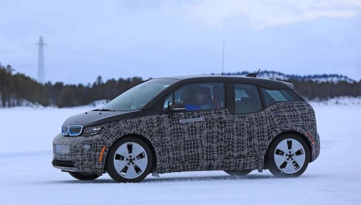 BMW i3 Facelift 2018, immagini spia e primi dettagli - Foto 7 di 10