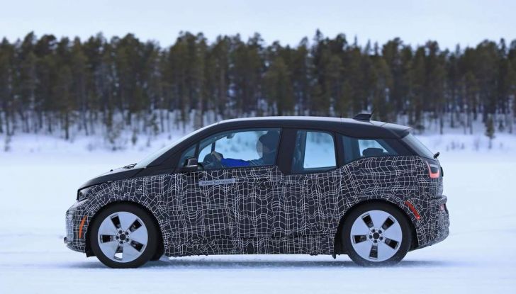 BMW i3 Facelift 2018, immagini spia e primi dettagli - Foto 8 di 10