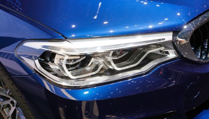 BMW Serie 5 Touring motorizzazioni, allestimenti e informazioni - Foto 24 di 25