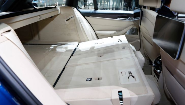 BMW Serie 5 Touring motorizzazioni, allestimenti e informazioni - Foto 12 di 25