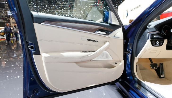 BMW Serie 5 Touring motorizzazioni, allestimenti e informazioni - Foto 13 di 25