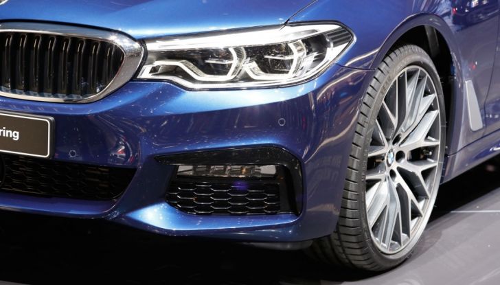 BMW Serie 5 Touring motorizzazioni, allestimenti e informazioni - Foto 16 di 25