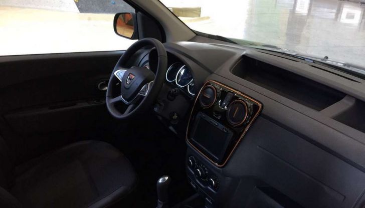 Dacia Brave, la serie speciale ​per tutti i cinque modelli auto Dacia - Foto 14 di 15