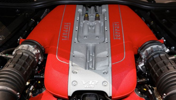 Ferrari 812 Superfast: la berlinetta V12 da 800CV - Foto 12 di 22