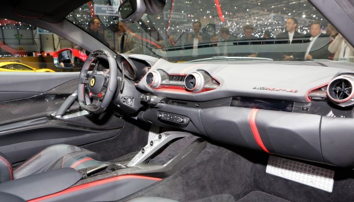 Ferrari 812 Superfast: la berlinetta V12 da 800CV - Foto 17 di 22