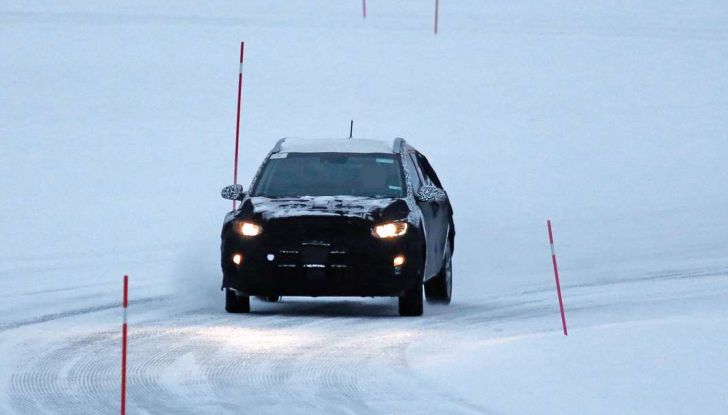 Kia Stonic, prime immagini e informazioni del nuovo crossover coreano - Foto 2 di 10