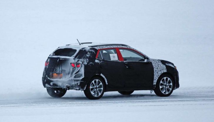 Kia Stonic, prime immagini e informazioni del nuovo crossover coreano - Foto 9 di 10