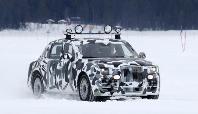 La Kortezh presidenziale di Vladimir Putin arriva per i privati