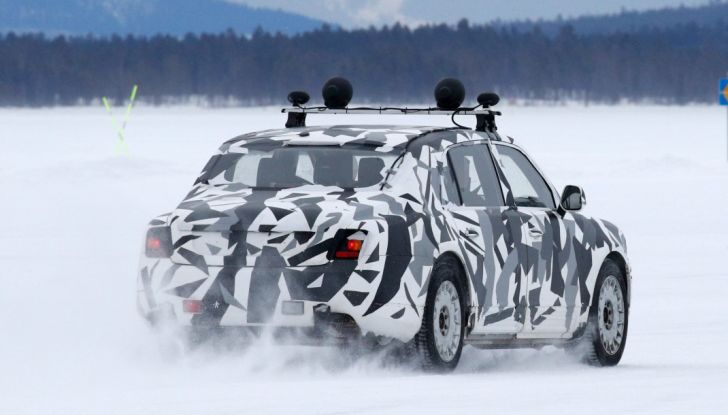 La Kortezh presidenziale di Vladimir Putin arriva per i privati - Foto 3 di 14