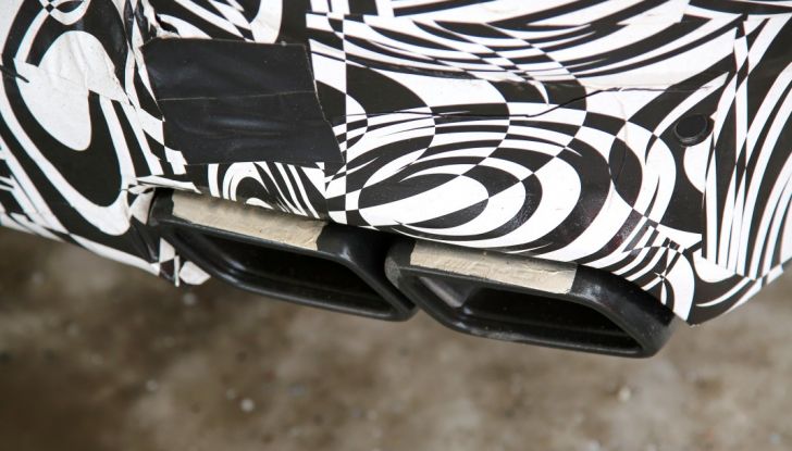 Nuova Mercedes AMG GLC63 2017, le prime foto dei test - Foto 9 di 18