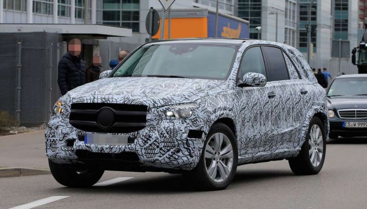 Mercedes GLE, nuove immagini spia dei test su strada - Foto 4 di 9