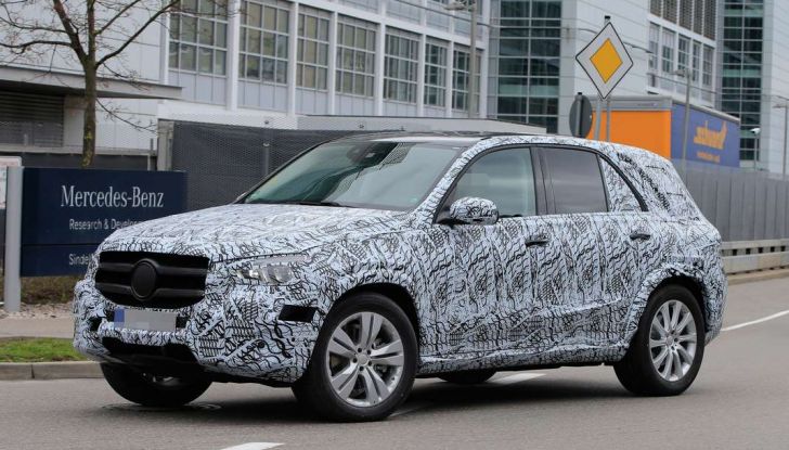 Mercedes GLE, nuove immagini spia dei test su strada - Foto 1 di 9