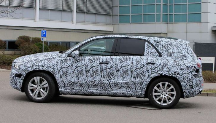 Mercedes GLE, nuove immagini spia dei test su strada - Foto 6 di 9