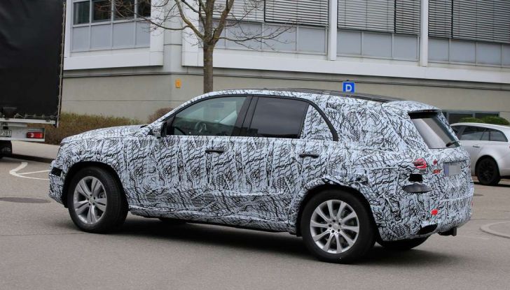 Mercedes GLE, nuove immagini spia dei test su strada - Foto 7 di 9