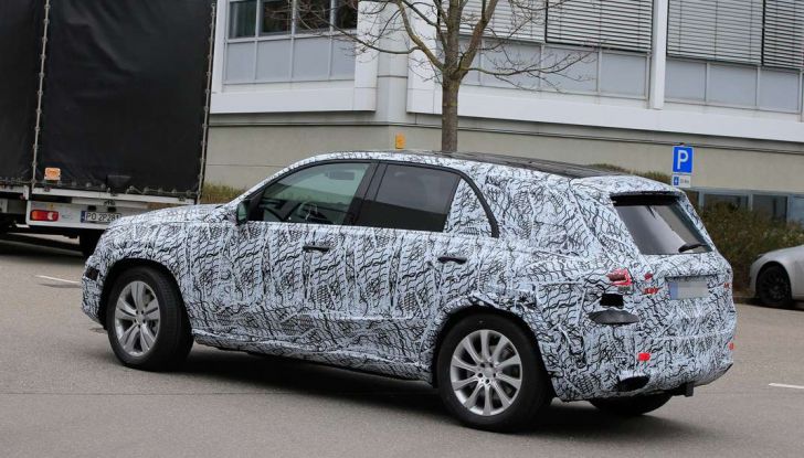 Mercedes GLE, nuove immagini spia dei test su strada - Foto 2 di 9