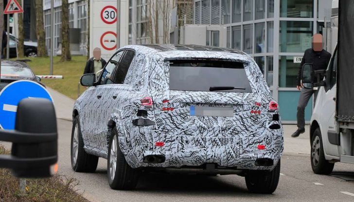 Mercedes GLE, nuove immagini spia dei test su strada - Foto 8 di 9