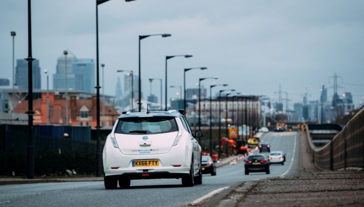 Nissan Leaf, la guida autonoma avanza nel traffico di Londra - Foto 10 di 23
