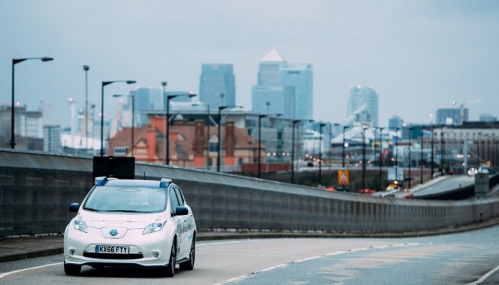 Nissan Leaf, la guida autonoma avanza nel traffico di Londra - Foto 11 di 23
