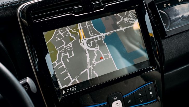 Nissan Leaf, la guida autonoma avanza nel traffico di Londra - Foto 14 di 23