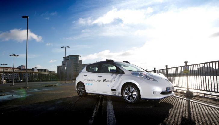 Nissan Leaf, la guida autonoma avanza nel traffico di Londra - Foto 19 di 23