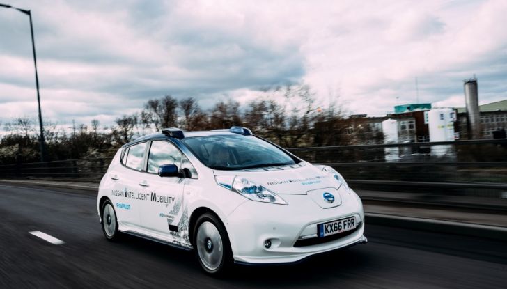 Nissan Leaf, la guida autonoma avanza nel traffico di Londra - Foto 2 di 23