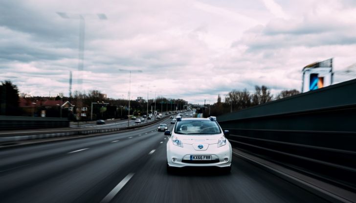 Nissan Leaf, la guida autonoma avanza nel traffico di Londra - Foto 6 di 23