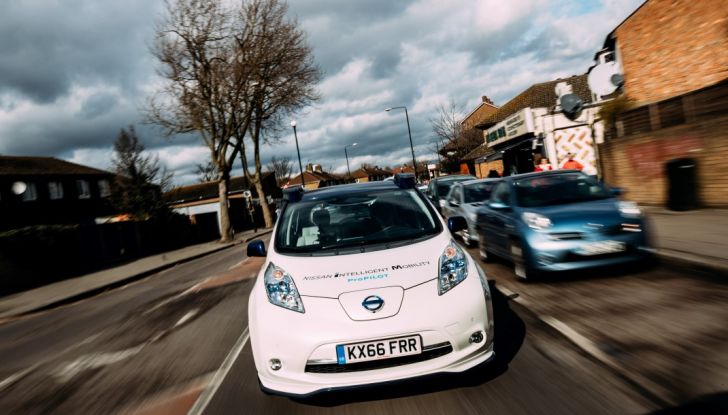 Nissan Leaf, la guida autonoma avanza nel traffico di Londra - Foto 7 di 23