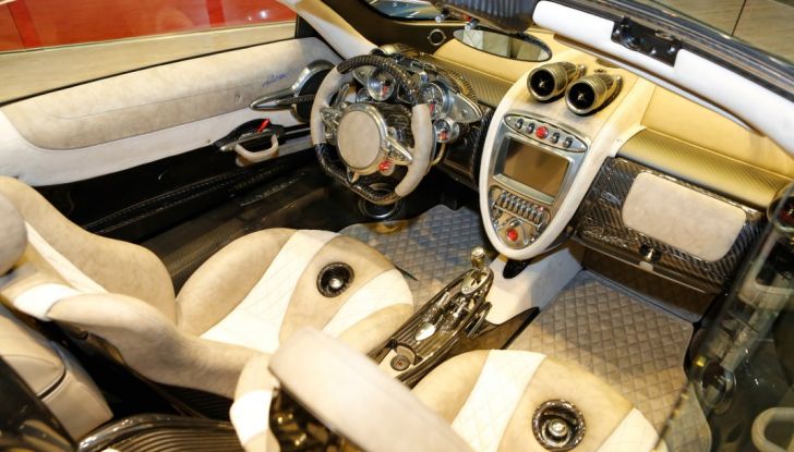 Pagani Huayra Roadster: torna il 6,0 litri V12 di derivazione AMG - Foto 19 di 22