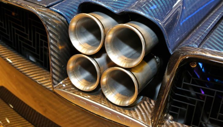 Pagani Huayra Roadster: torna il 6,0 litri V12 di derivazione AMG - Foto 7 di 22