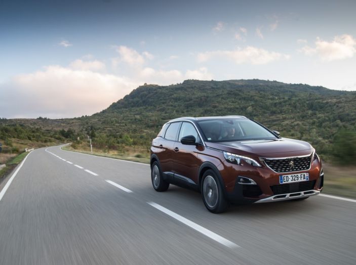 Peugeot 3008: tutti gli allestimenti, i motori ed i prezzi