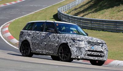 Range Rover Sport SVR prime foto spia dei test al Nurburgring