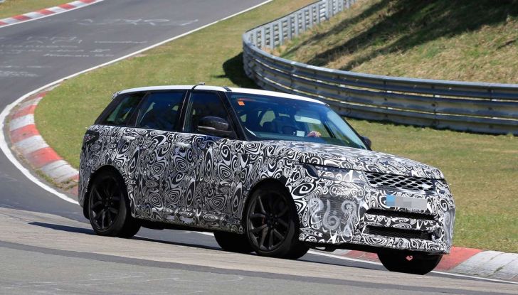 Range Rover Sport SVR prime foto spia dei test al Nurburgring - Foto 7 di 14