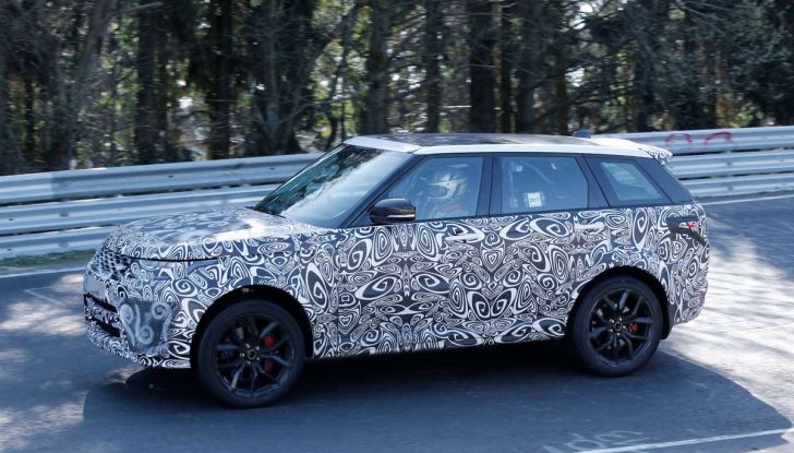 Range Rover Sport SVR prime foto spia dei test al Nurburgring - Foto 1 di 14