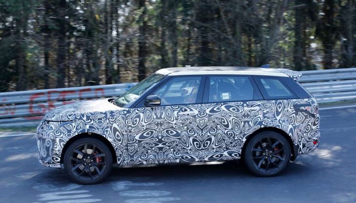 Range Rover Sport SVR prime foto spia dei test al Nurburgring - Foto 2 di 14