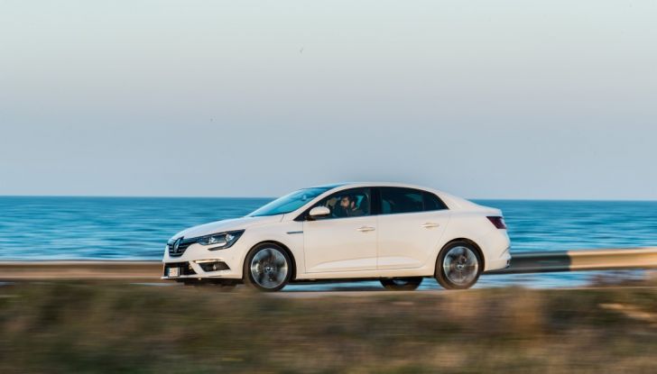 Nuova Renault Mégane Grand Coupé 2017: la quattro porte sportiva - Foto 19 di 35