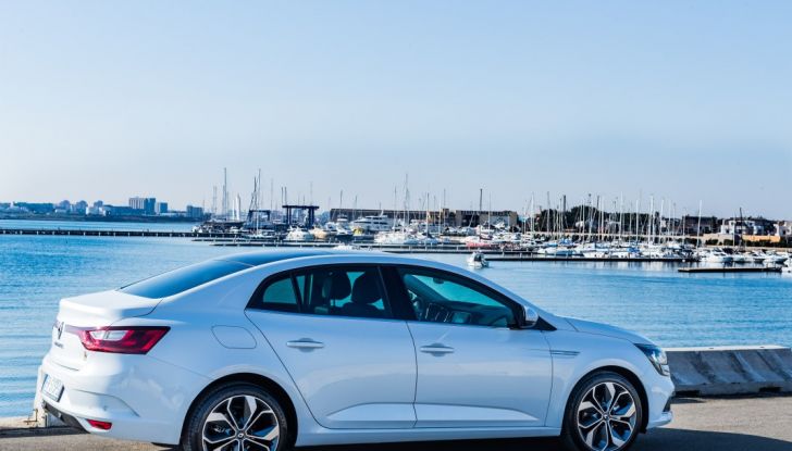 Nuova Renault Mégane Grand Coupé 2017: la quattro porte sportiva - Foto 30 di 35