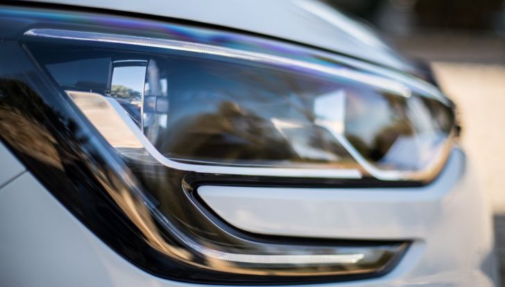 Nuova Renault Mégane Grand Coupé 2017: la quattro porte sportiva - Foto 2 di 35