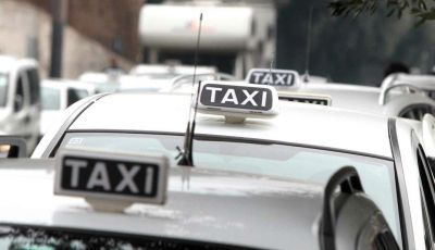 Taxi condiviso, a Milano e Roma si può grazie a un’app