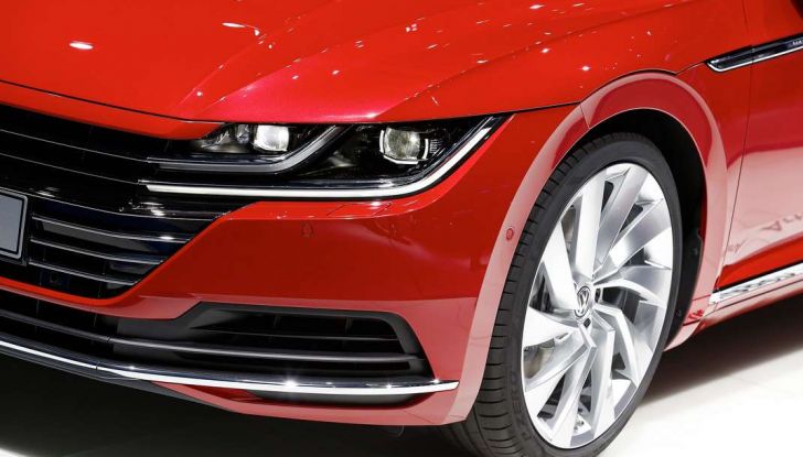 Volkswagen Arteon, la fastback che arriva da Wolfsburg - Foto 19 di 37