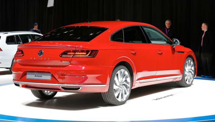 Volkswagen Arteon, la fastback che arriva da Wolfsburg - Foto 21 di 37