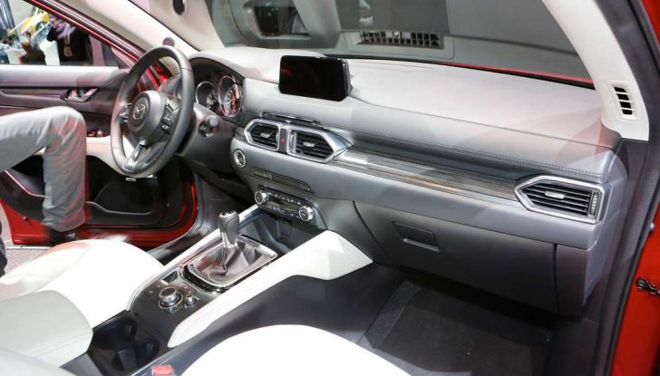 Mazda CX-5 2017: il nuovo SUV coupé in stile Kodo - Foto 17 di 19