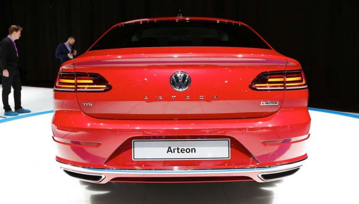 Volkswagen Arteon, la fastback che arriva da Wolfsburg - Foto 25 di 37