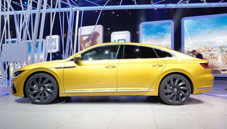 Volkswagen Arteon, la fastback che arriva da Wolfsburg - Foto 7 di 37