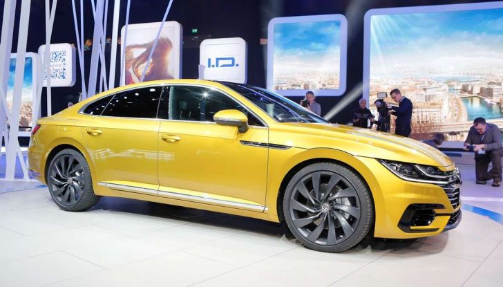 Volkswagen Arteon, la fastback che arriva da Wolfsburg - Foto 12 di 37