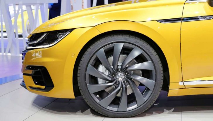 Volkswagen Arteon, la fastback che arriva da Wolfsburg - Foto 14 di 37