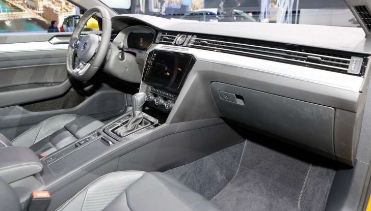 Volkswagen Arteon, la fastback che arriva da Wolfsburg - Foto 37 di 37