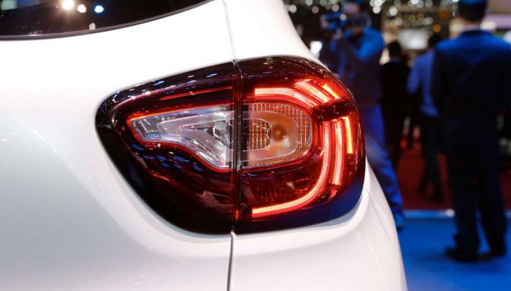 Nuova Renault Captur, il restyling debutta a Ginevra - Foto 8 di 11